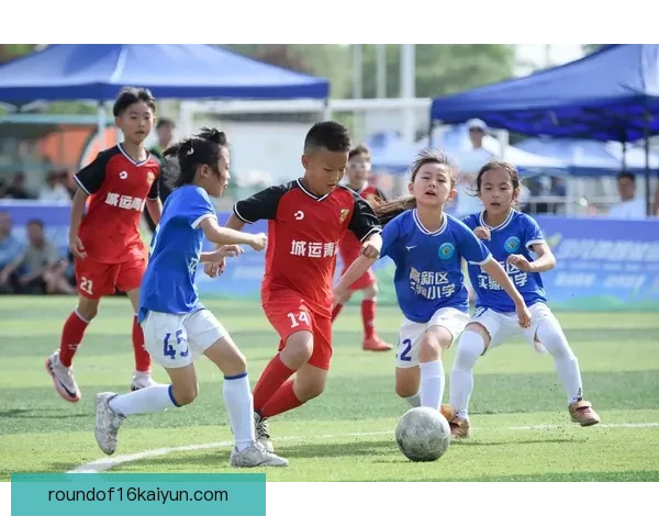 足球运动技巧在青少年训练中逐渐受到关注与重视